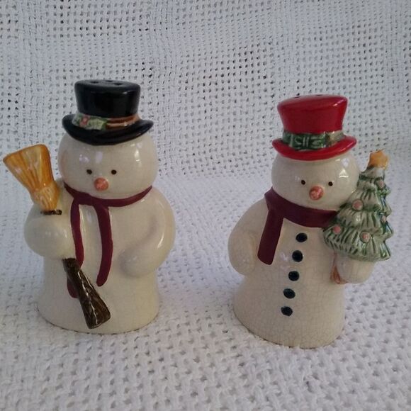 Holiday Set of Snowman Salt & Pepper Shakers • Frosty Christmas Salt & Pepper - Picture 2 of 13